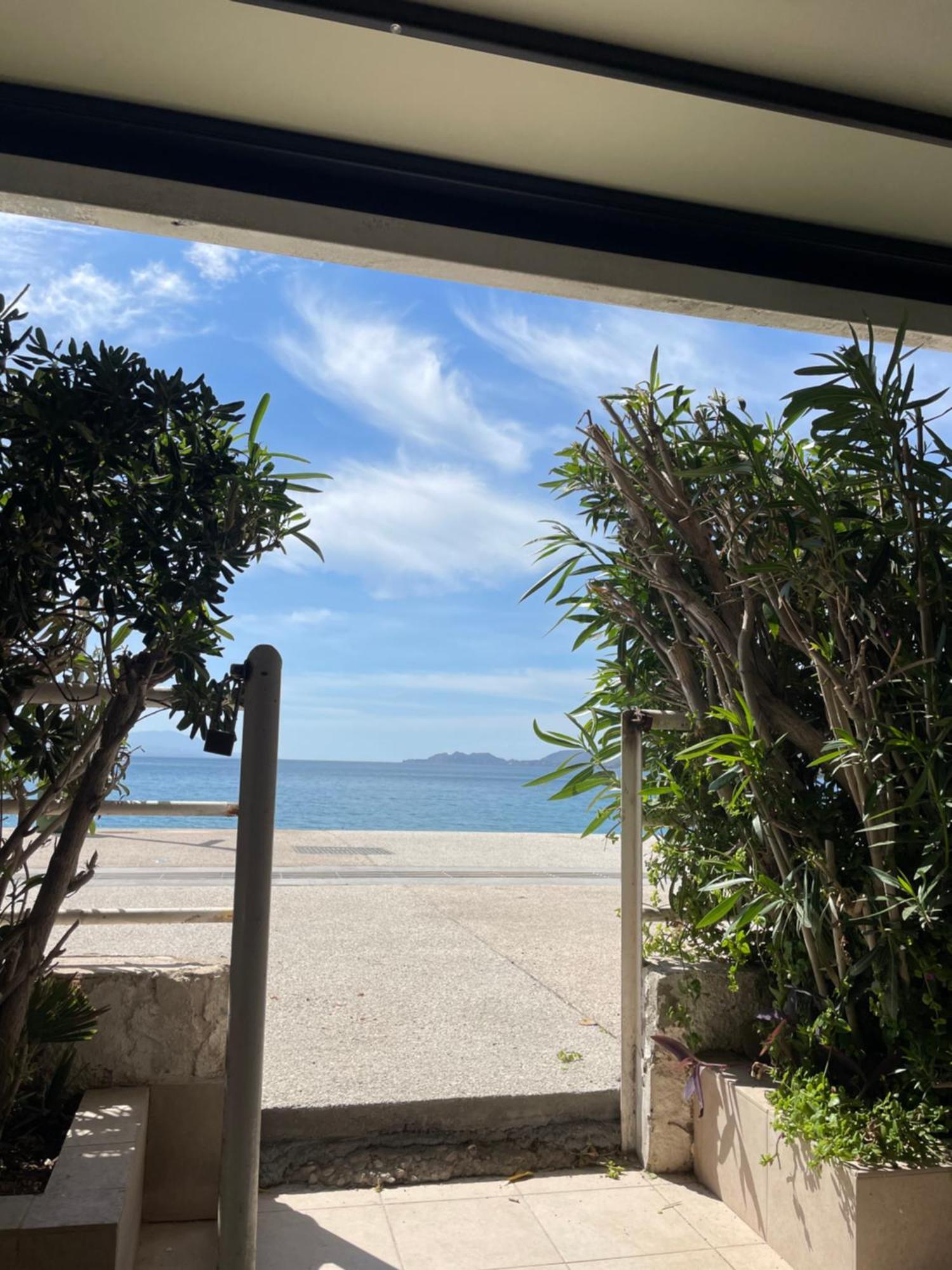 Sea La Vie - Beachfront Retreat 路特奇 外观 照片